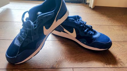 Nike Venture Runner Sneakers