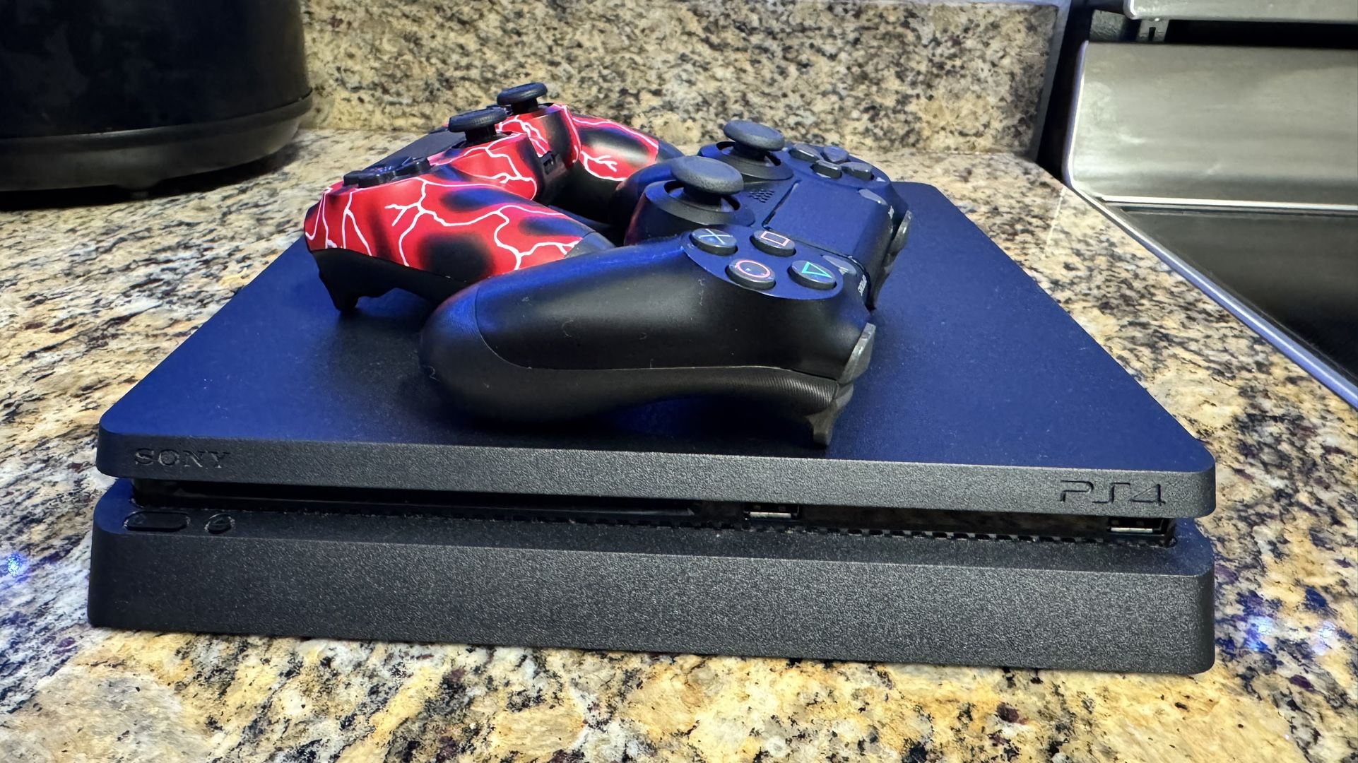 Playstation 4 (PS4)