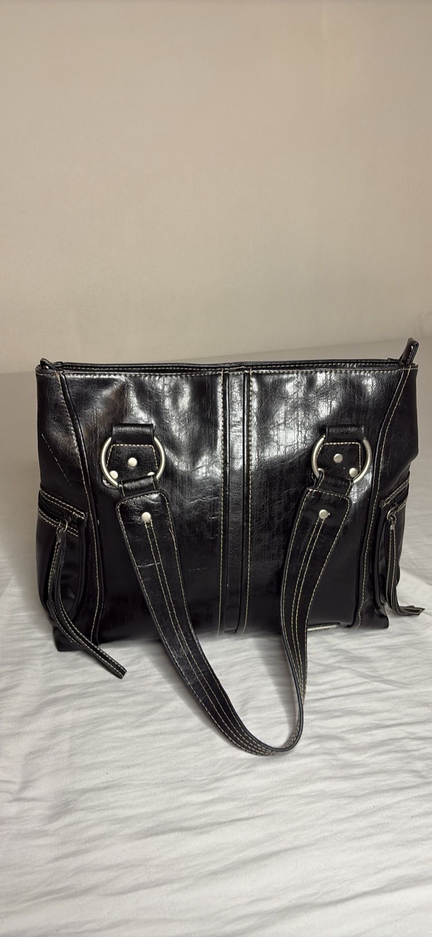 Kenneth Cole Reaction Black Leather Women’s Handbag - Classic & Stylish