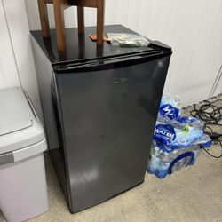 Midea-Mini Refrigerator