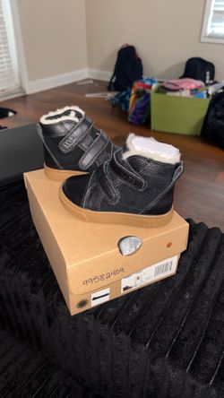 Toddler Ugg Boots 6C