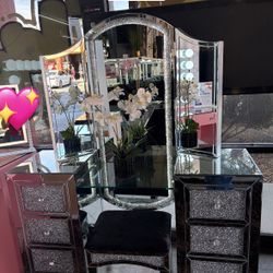 Big Mirrored Vanity Set  Lights Bluetooth And Speakers NEW