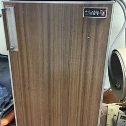 Juliette mini fridge by TOPPJ.