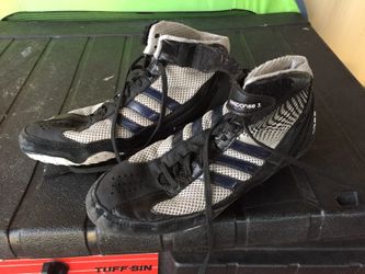 Wrestling shoes