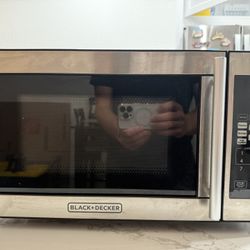 NEW Black + Decker Microwave 
