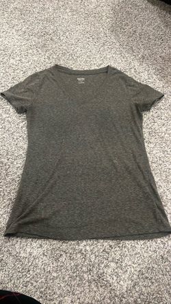 Mossimo V neck short sleeve size medium