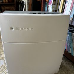 BlueAir  air purifying system Model 203. Excellent condition!