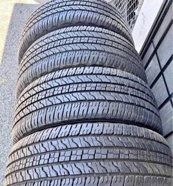 245/65r17 Goodyear tires con 80% de Vida las 4