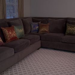 🔥Dark Gray L-Shaped Sectional Sofa Room to Go Excellent Condition🔥 pay $3500 before the Tex.  Selling a dark gray L-shaped sectional sofa from Room 