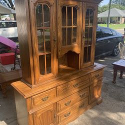 Hutch / China Cabinet