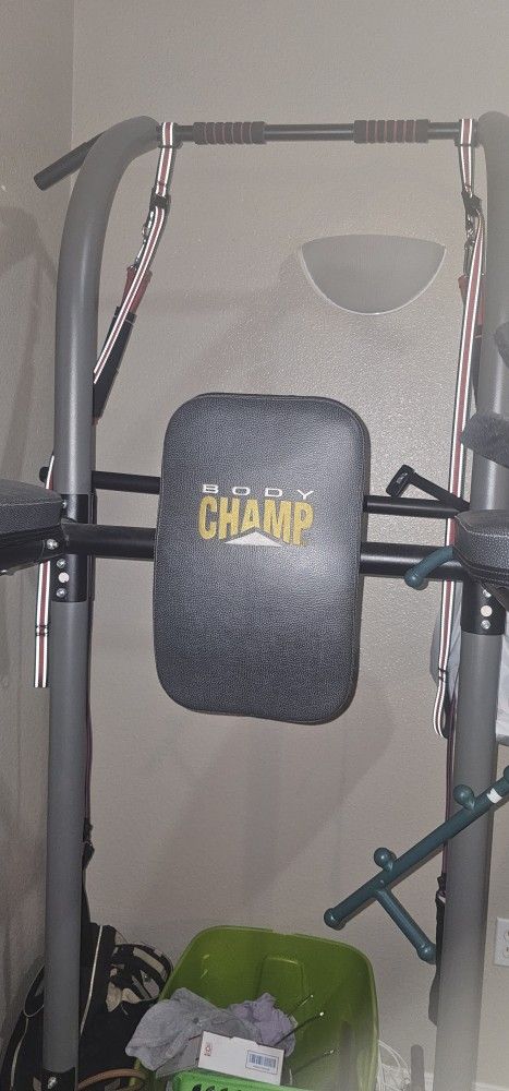 Fitness Equipment With All Accessories