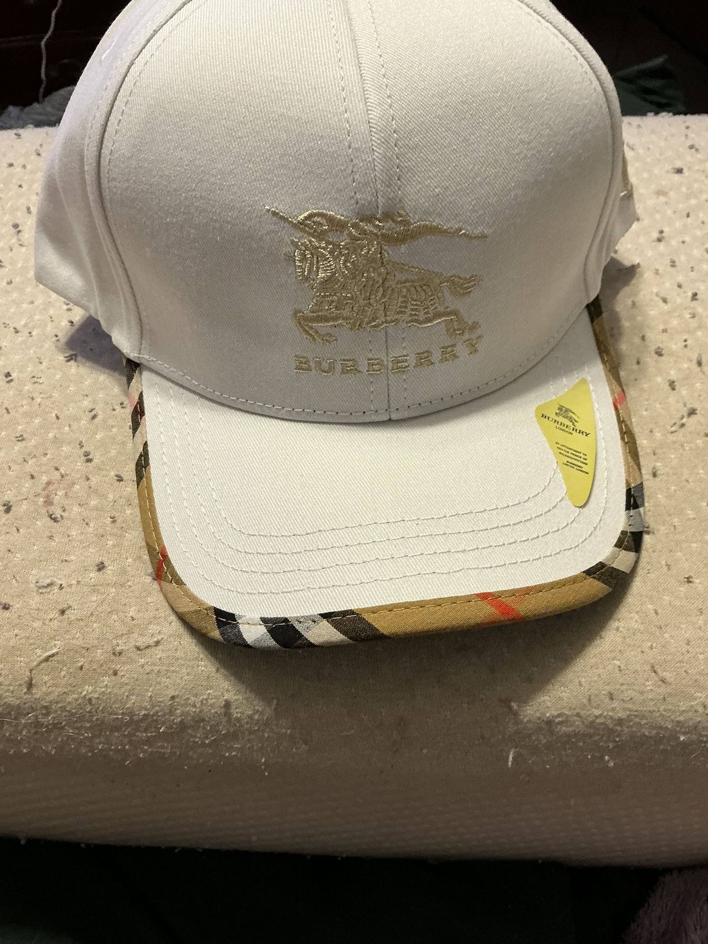 BURBERRY HAT
