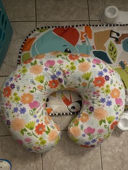 boppy pillow for babies/nursing