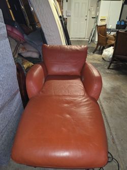 Red lounge very comfortable