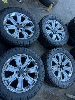 Vendo set de rines 22 semi nuevos con llantas  nitto semi nuevas con 95 de vida