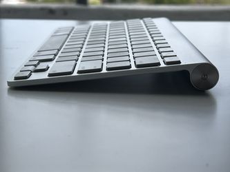 Apple Wireless Keyboard – Very Clean – $35 OBO