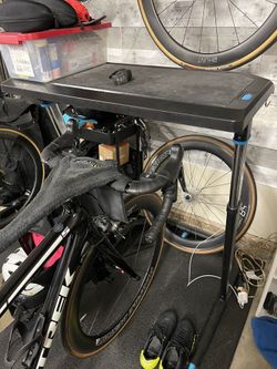 Wahoo KICKR INDOOR CYCLING DESK STAND