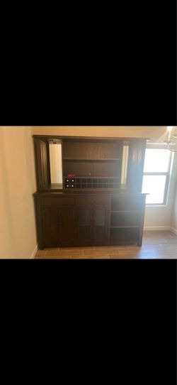 Buffet/hutch/bar