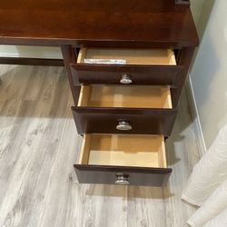 Thomasville Desk And Hutch 