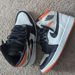 Nike Air Jordan 1 Retro High OG  Size 9