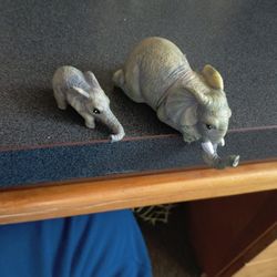 Set Of Mother And Baby Elephant Figures 