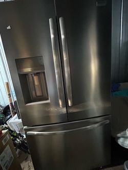 French Door Refrigerator with Ice Maker