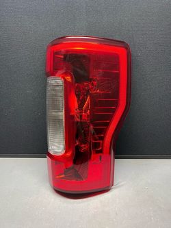 2017 2018 2019 Ford F-250 F-350 tail light
