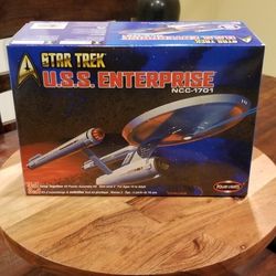 2003 Polar Lights Star Trek U.S.S Enterprise NCC-1701 1/1000 Model Kit #4200 Discontinued 