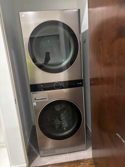 LG Washtower Electric Stacked Laundry Center with 5-cu ft Front load Washer and 7.4-cu ft Dryer ( Black Stainless Steel )
