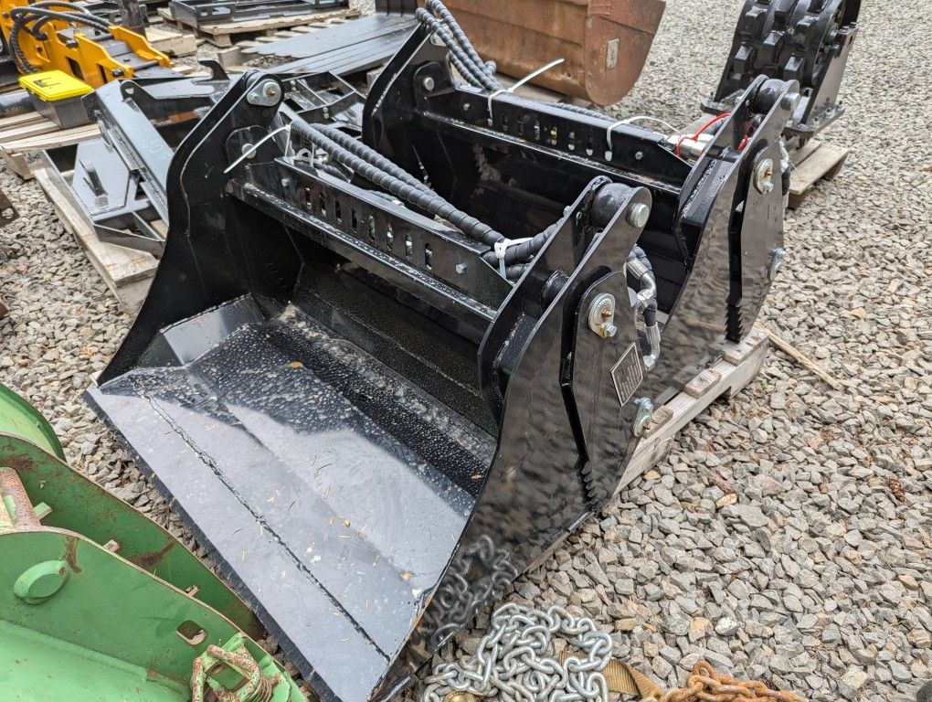 Mini Skid Steer 4 in 1 Bucket