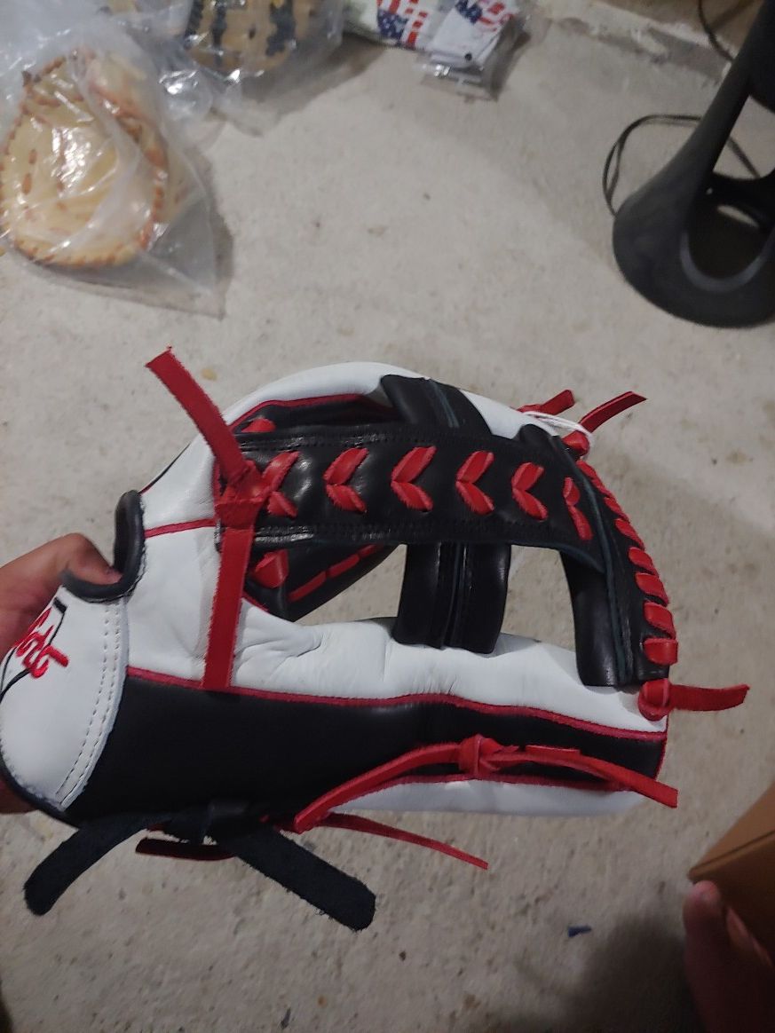 Baseball glove made in mexico