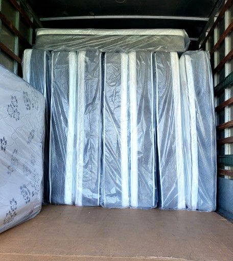 NEW QUEEN PILLOWTOP SET MATTRESS AND BOX SPRING. 2PCS