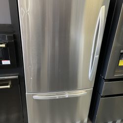 Lg 33” Wide Bottom Freezer Refrigerator - Reversible Door