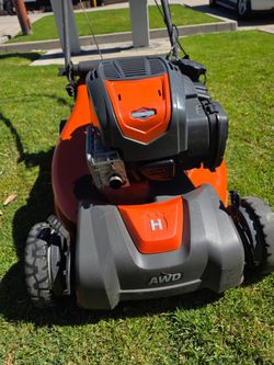 HUSQVARNA GAS SELF PROPELLED 4X4 ALL WHEEL DRIVE LANW MOWER NO GRASS BAG