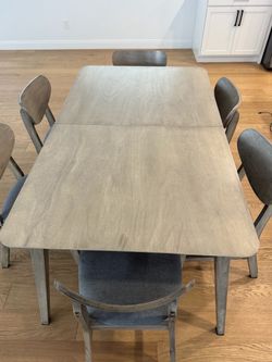 Dining table with 6 matching chairs