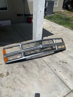94 to 98 Chevy grill     With turn signal ok condition