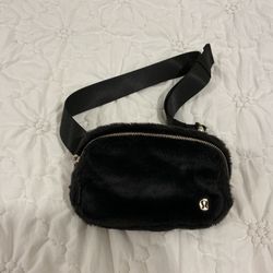 Black Lululemon Belt Bag 
