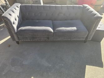 Clean sofa for sale
