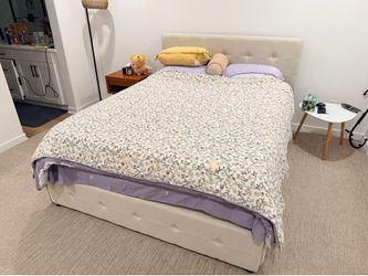 Queen-size bed frame with Casper mattress and box