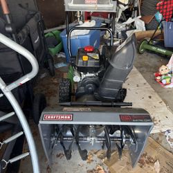Craftsman 24inch Clearing Width Snow Thrower/auger