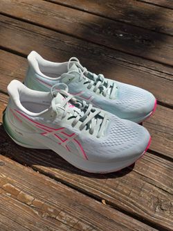 Asics womens Gt-2000 12  size 10
