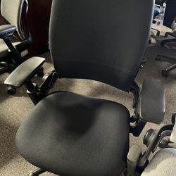 Black Steelcase V2 Leap Office Chair 