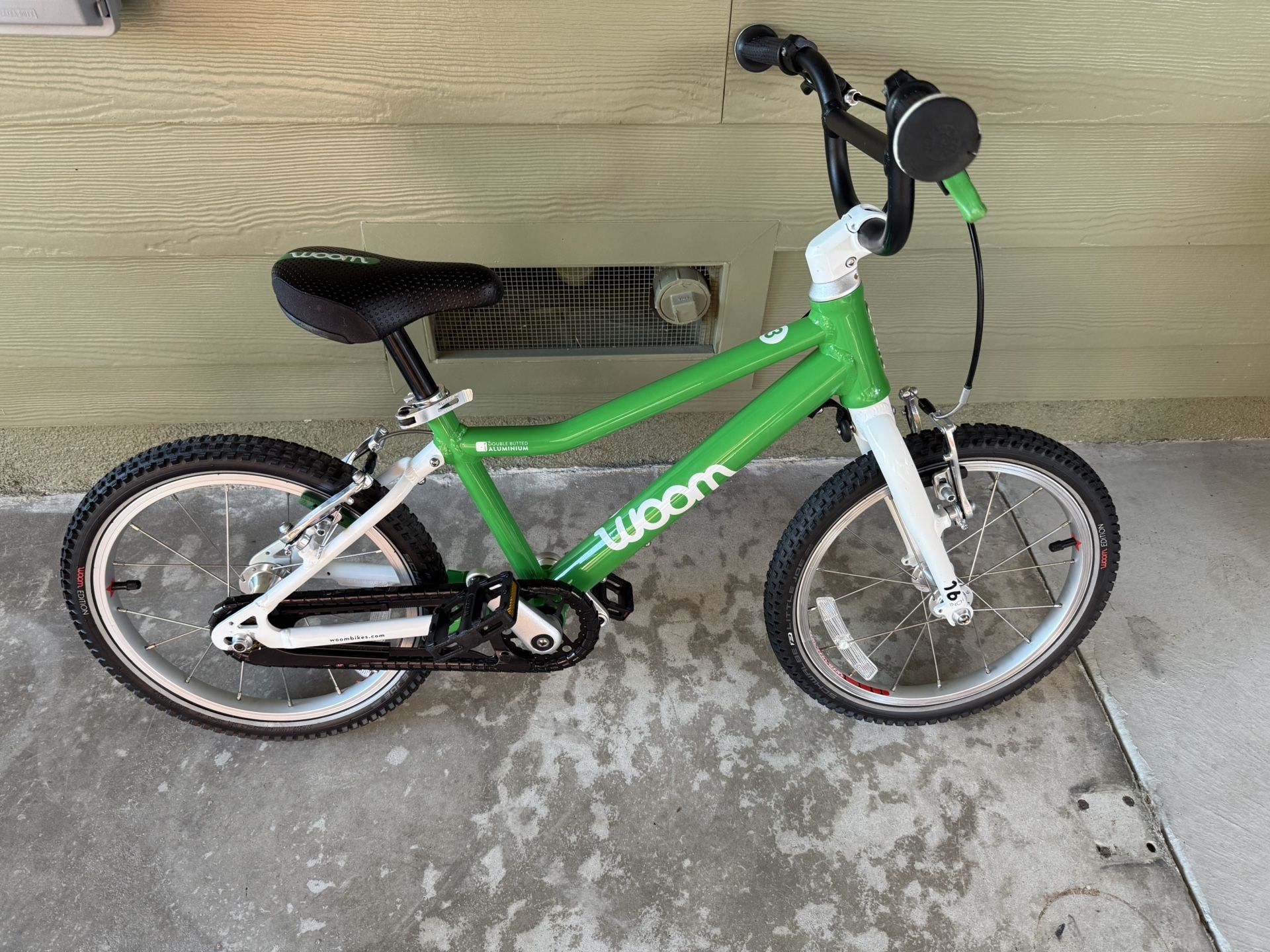 Woom 3 16 inch kids bike light weight aluminum great shape