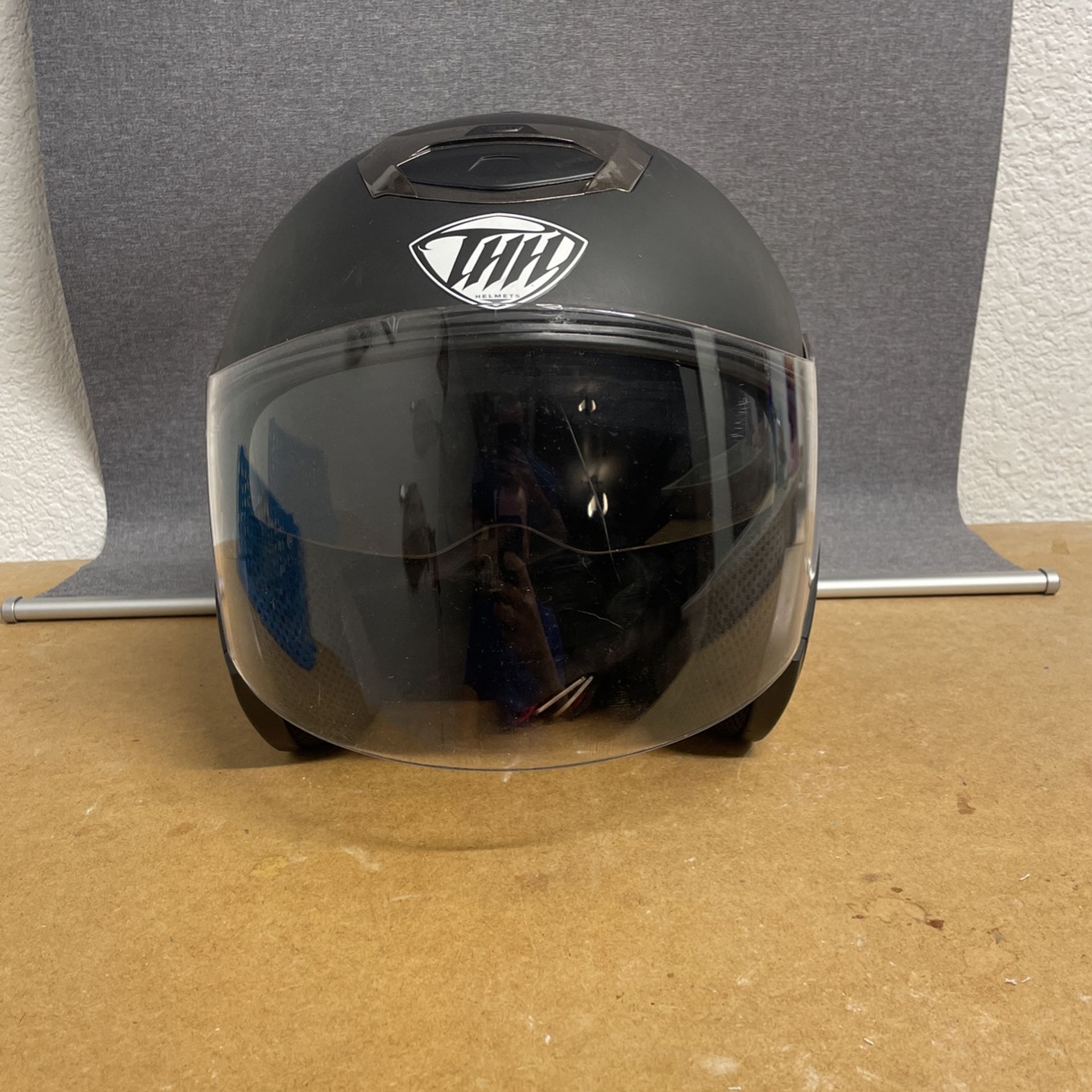 THH helmet with sun shield