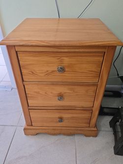 Mesita para cuarto