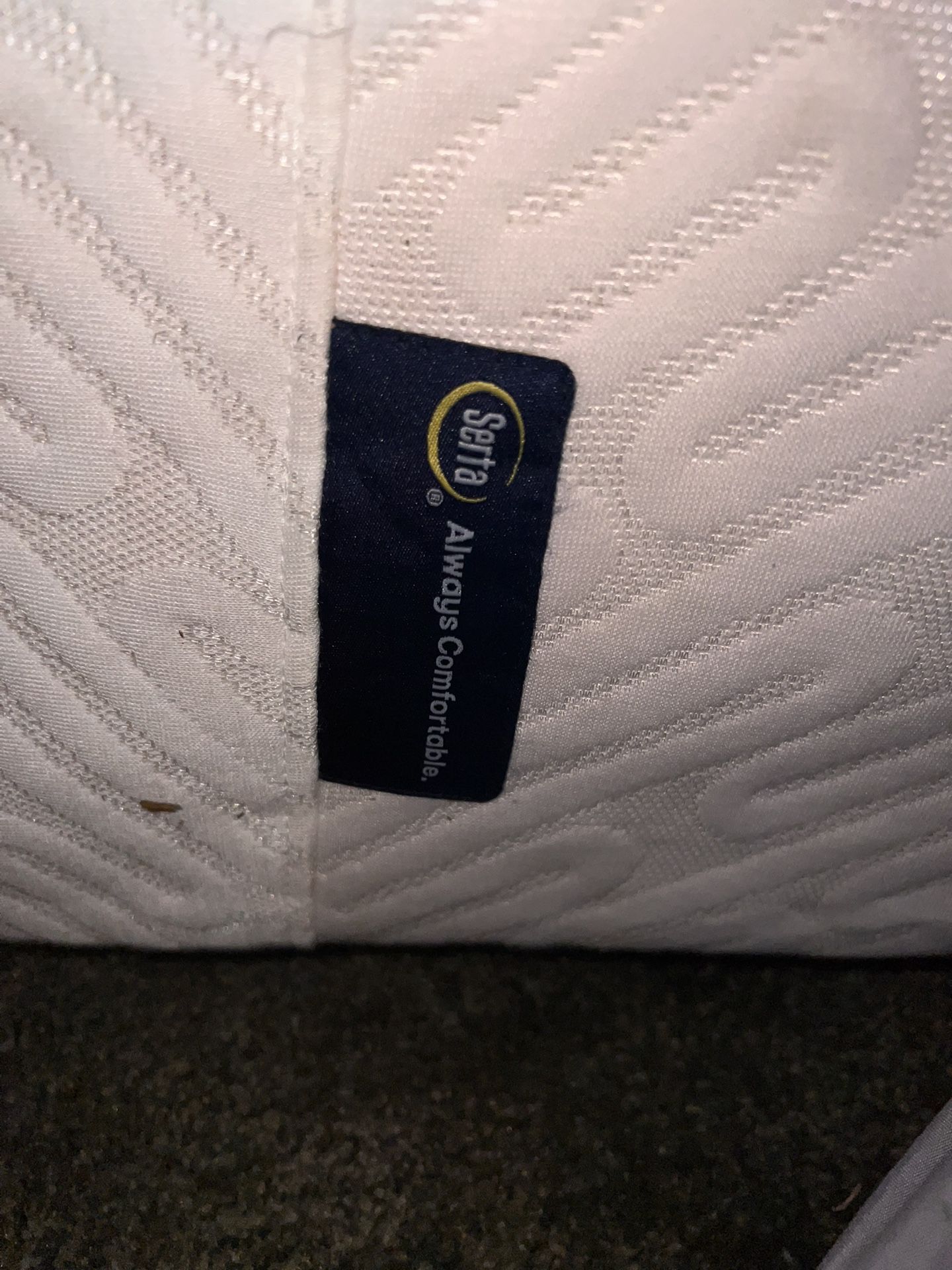 Serta Queen memory foam Mattress