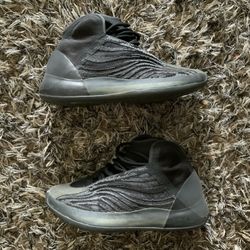 Adidas Yeezy Quantum QNTM Onyx Size 8 Worn