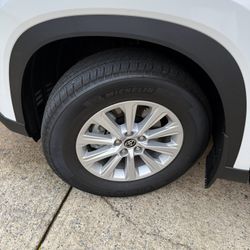 Set Of 4 OEM Wheels 18 Inch And Michellin Tires Brand NEW just 220 Miles On It 