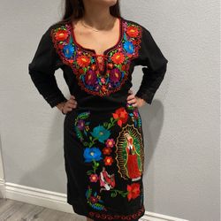 Vestido Negro De Virgen Floral 
