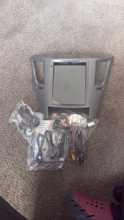 Car Stereo Touchscreen - Apple CarPlay & Android Auto + Backup Camera & Mic - Never Used
